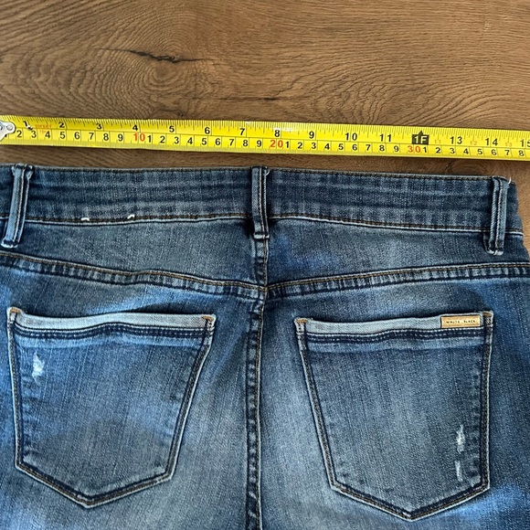 White House Black Market Floral Embellished Embroidered Blue Cropped Jeans Sz 6 - Picture 13 of 16